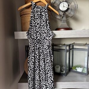 Fun black & white floral halter neck dress w/unique back